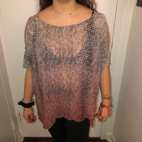 Patterned blouse. - Picture 2 of 4